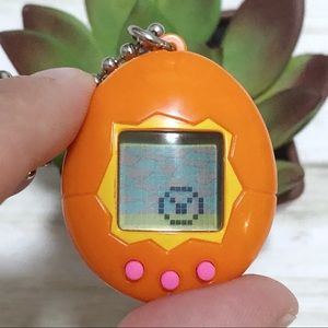 TAMAGOTCHI I BANDAI ORANGE KEYCHAIN TAMAGOTCHI